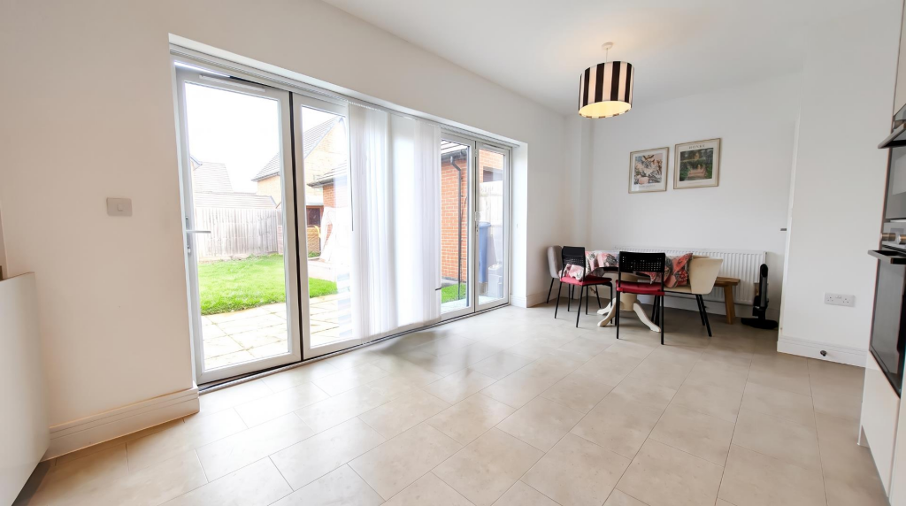 House in Crowthorne, Buckler's Park, Bracknell Forest - More
