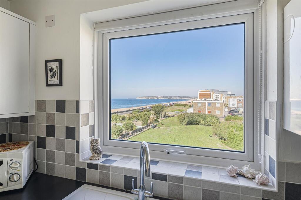 Esplanade, Seaford photo 3