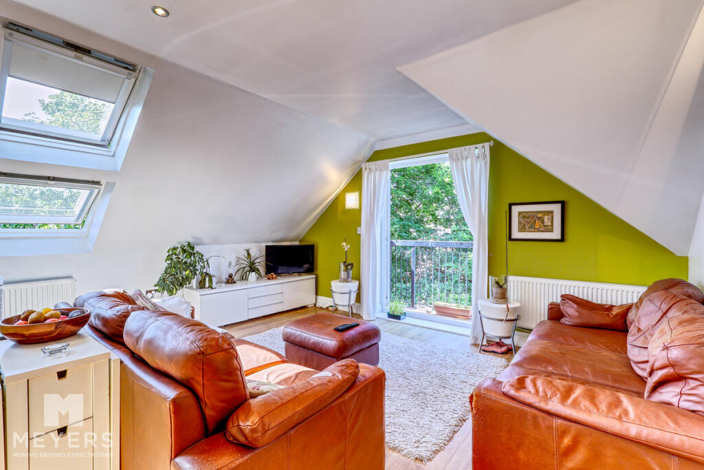 Apartment in Christchurch, Southbourne, Bournemouth - View 3