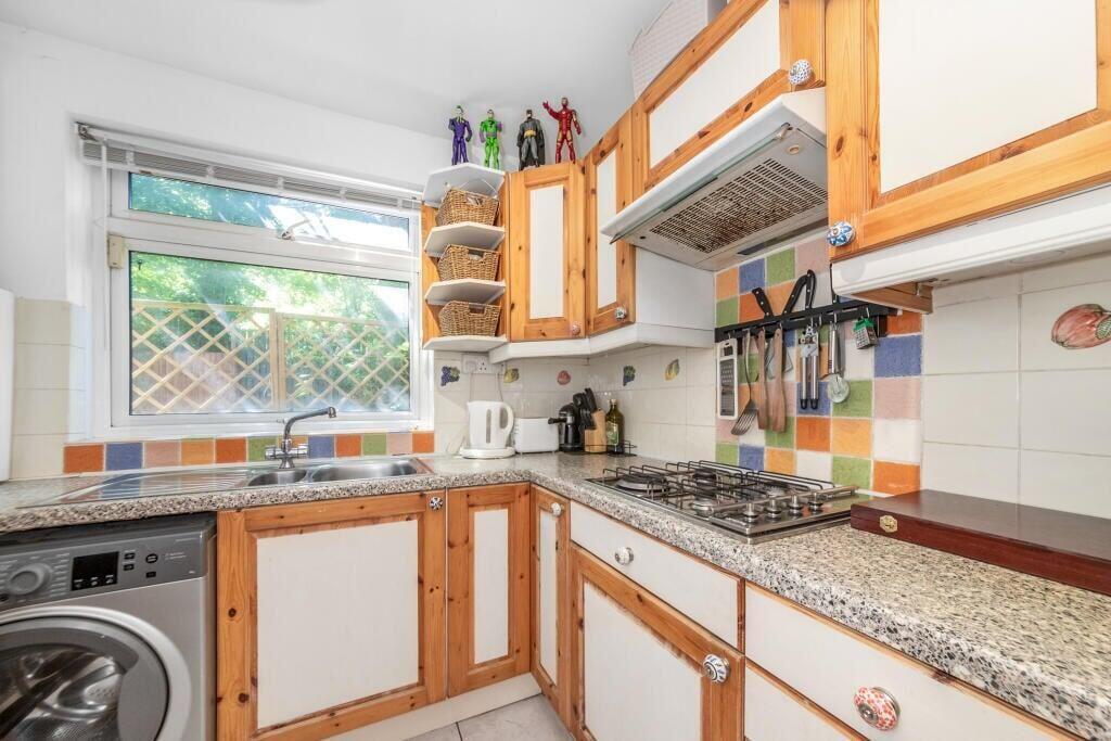 Apartment in London - View 5