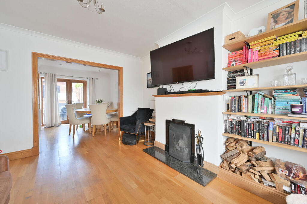House in Watford, Hertfordshire - More