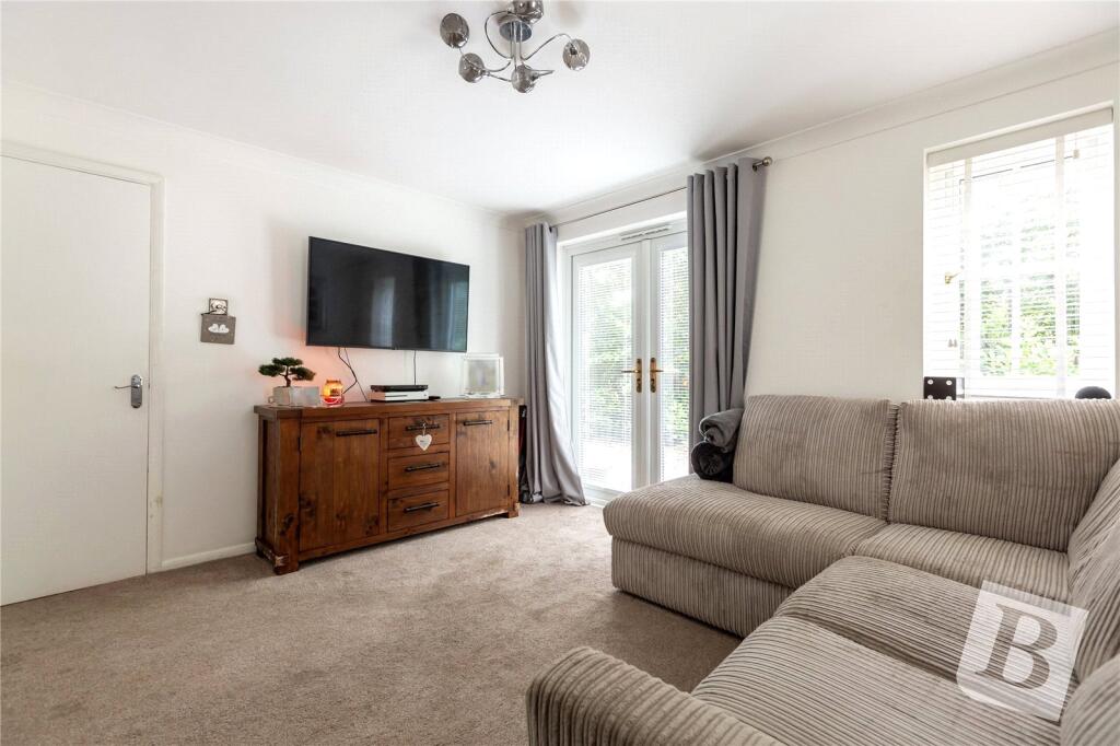 Spruce Close, Laindon, Basildon, Essex, SS15 photo 3