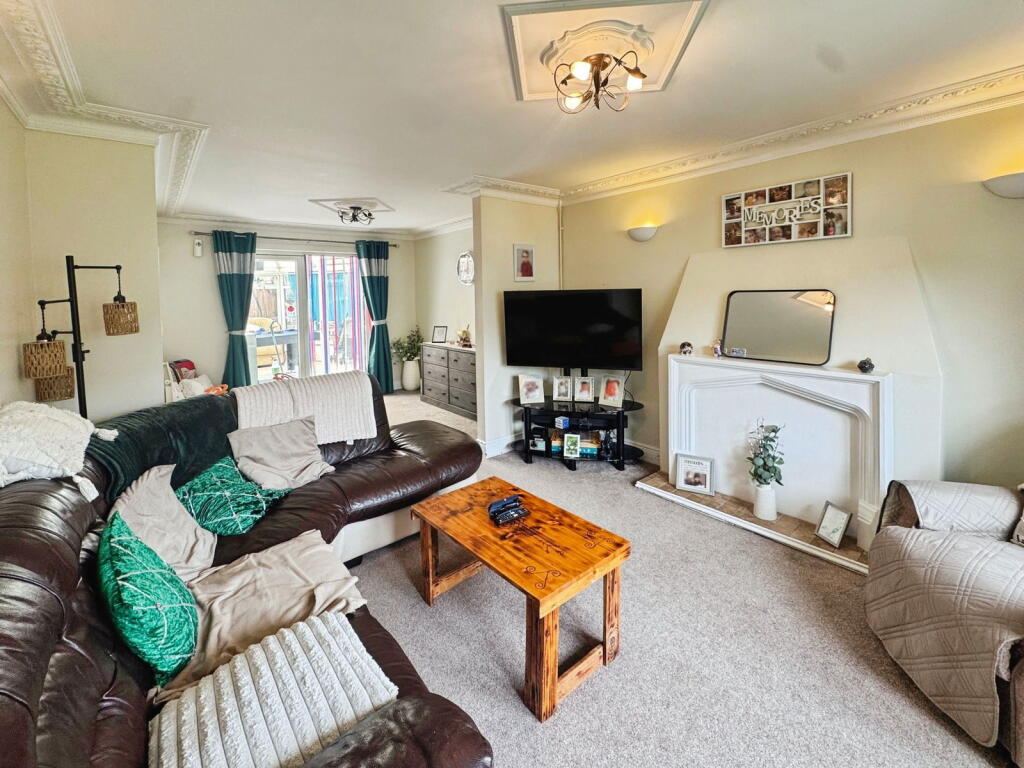 Swn Yr Afon, Kenfig Hill, Bridgend, CF33 6AJ photo 2