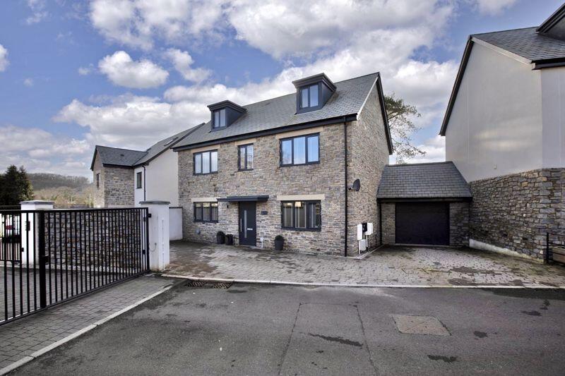 5-bed detached on The Pinaccle, Ogwell, Newton Abbot, £499,950
