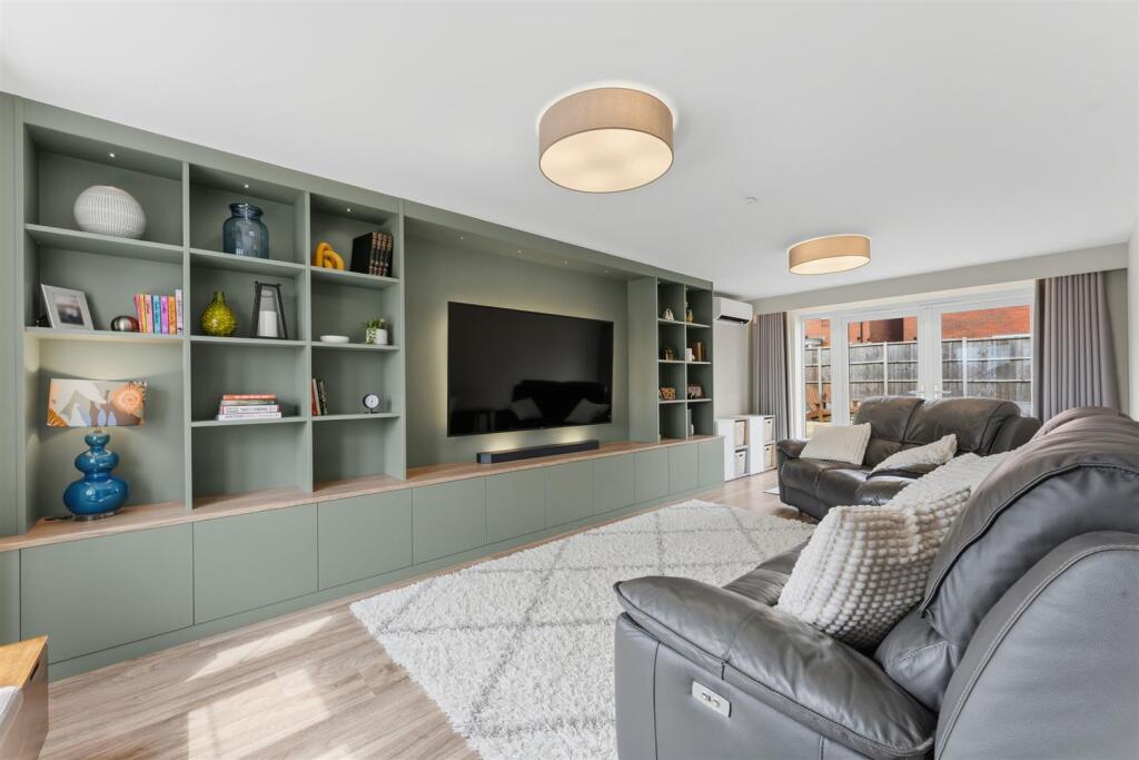 House in Northampton, Wellingborough - View 2