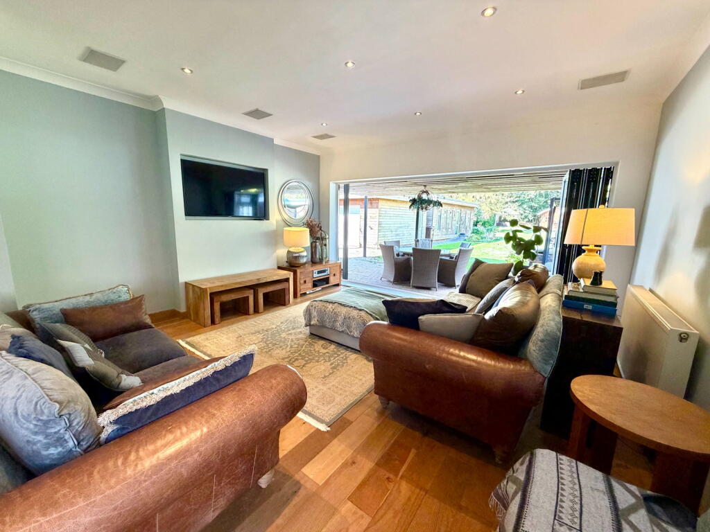 House in Gillingham, Medway - View 4