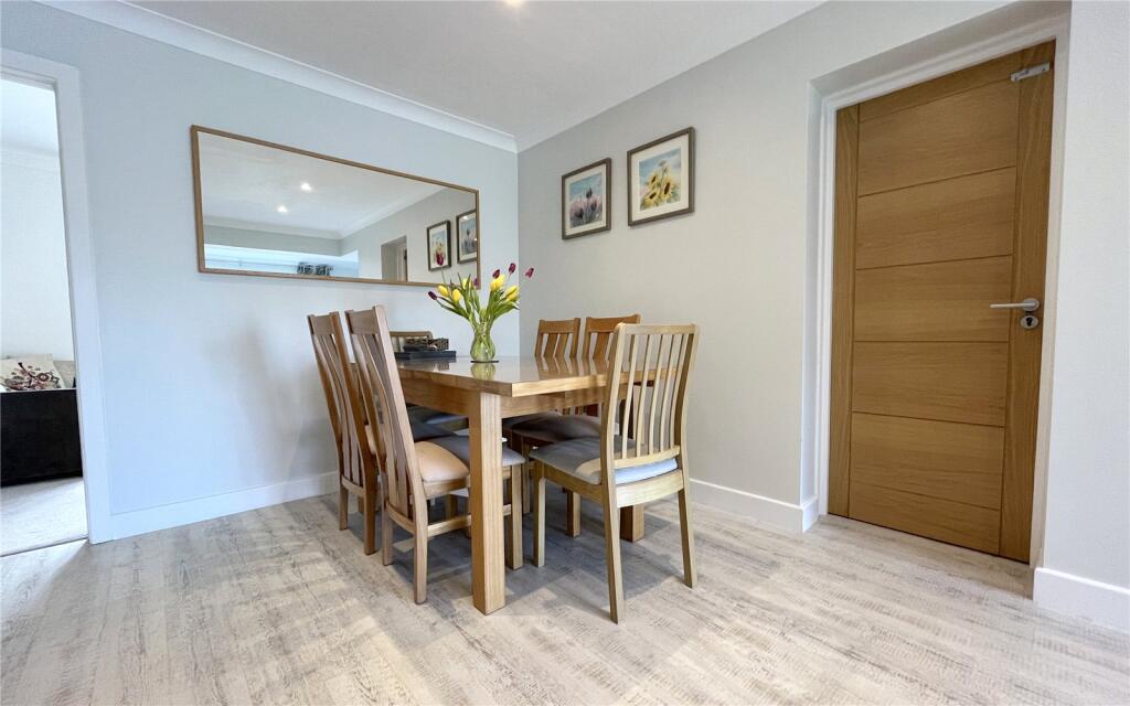 Mallow Close, Highcliffe, Christchurch, Dorset, BH23 photo 4