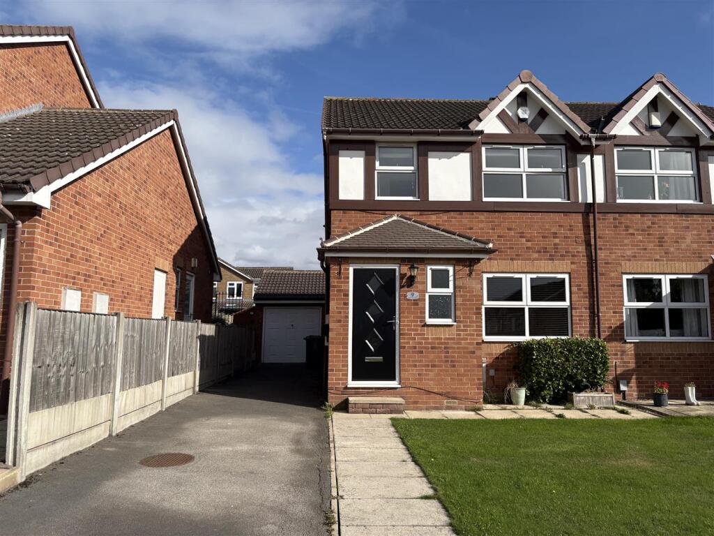 Main image of property: Kenilworth Close, Mirfield