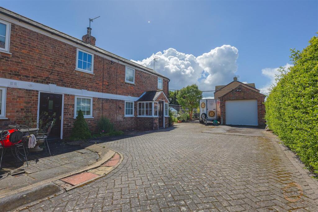 House in South Holland, Clay Lake, Spalding - View 2