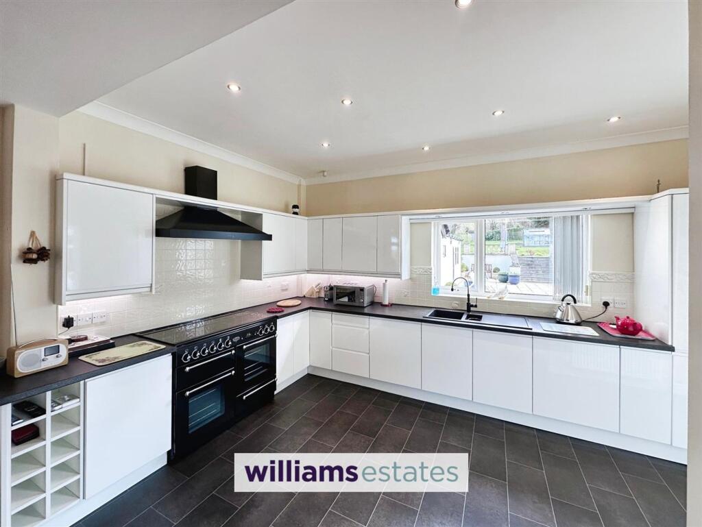 Meliden Road, Prestatyn, LL19 photo 4