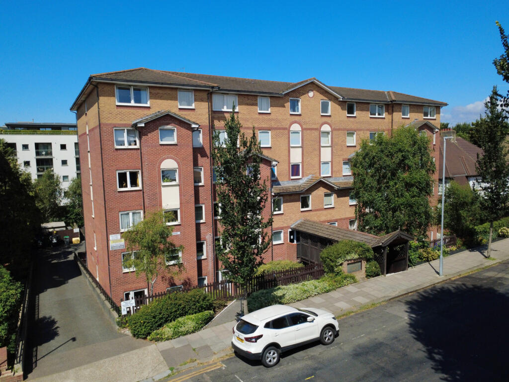 2-bed house on 100-106, Holland Road, Hove, £160,000