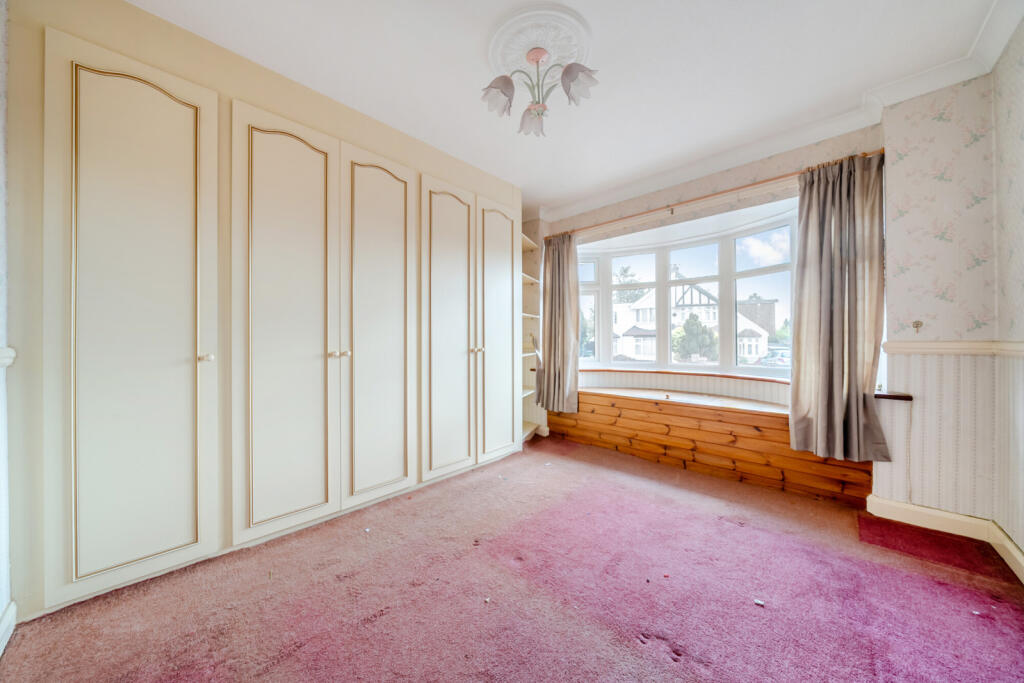 House in Dartford - More