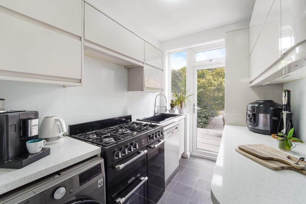 House in Epsom and Ewell, Cuddington, Stoneleigh - View 5