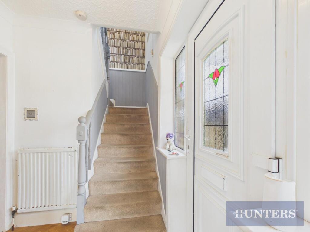 House in Osgodby - More