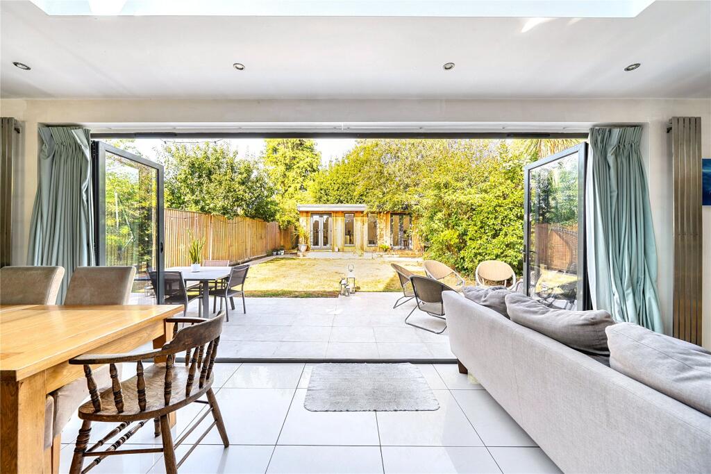 House in London, Royal Borough of Kingston upon Thames - View 2