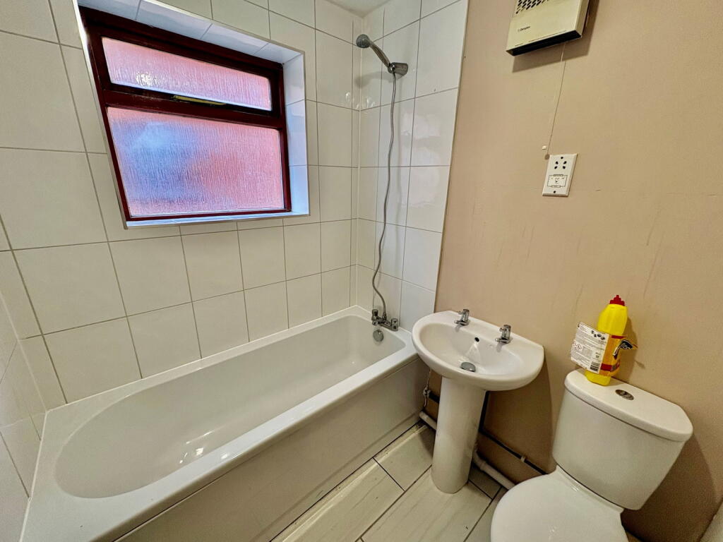 Apartment in Dudley, West Midlands - View 5