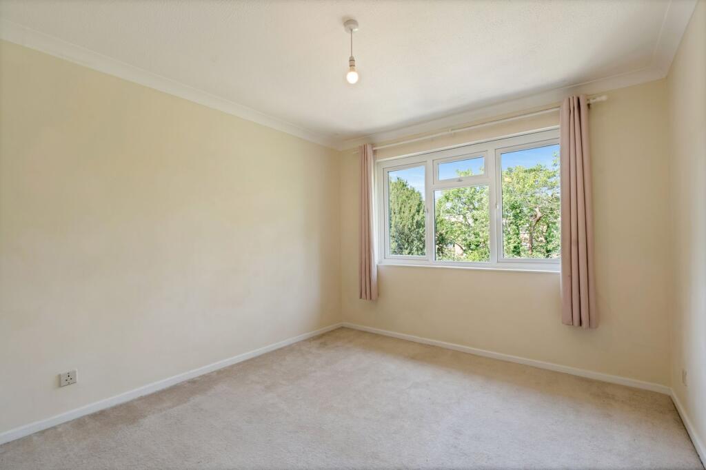 Apartment in Sutton - View 5