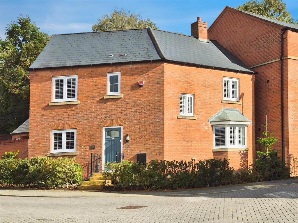 3-bed detached on Geneva Way, Biddulph, Stoke-On-Trent, £310,000