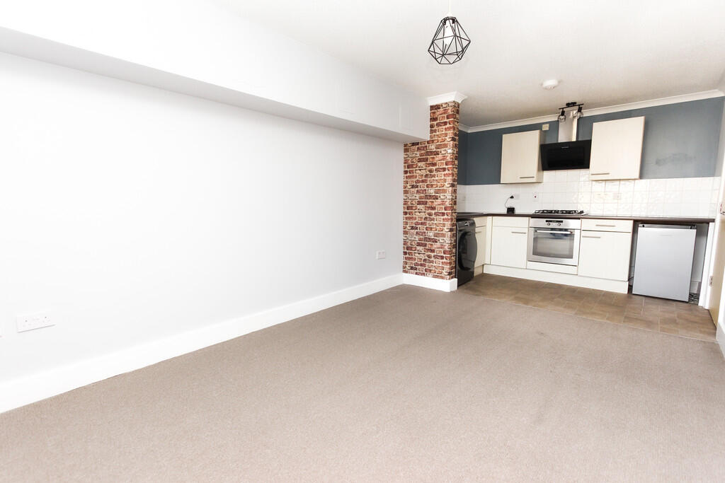 Apartment in Northampton, Far Cotton and Delapre - View 2