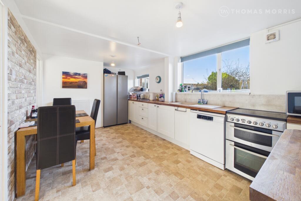 House in Huntingdonshire, Wyton-on-the-Hill - More