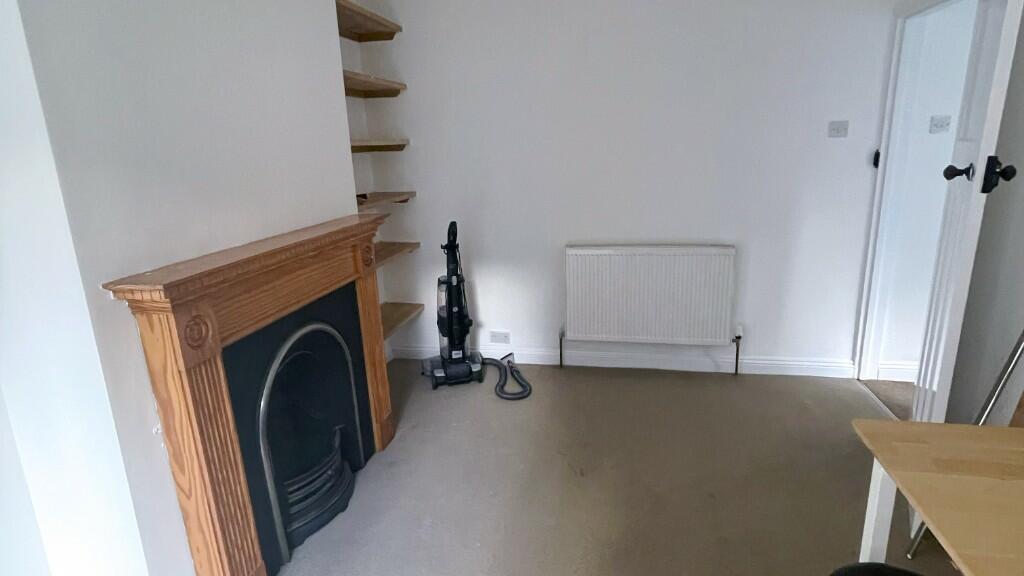1 bedroom house share for rent