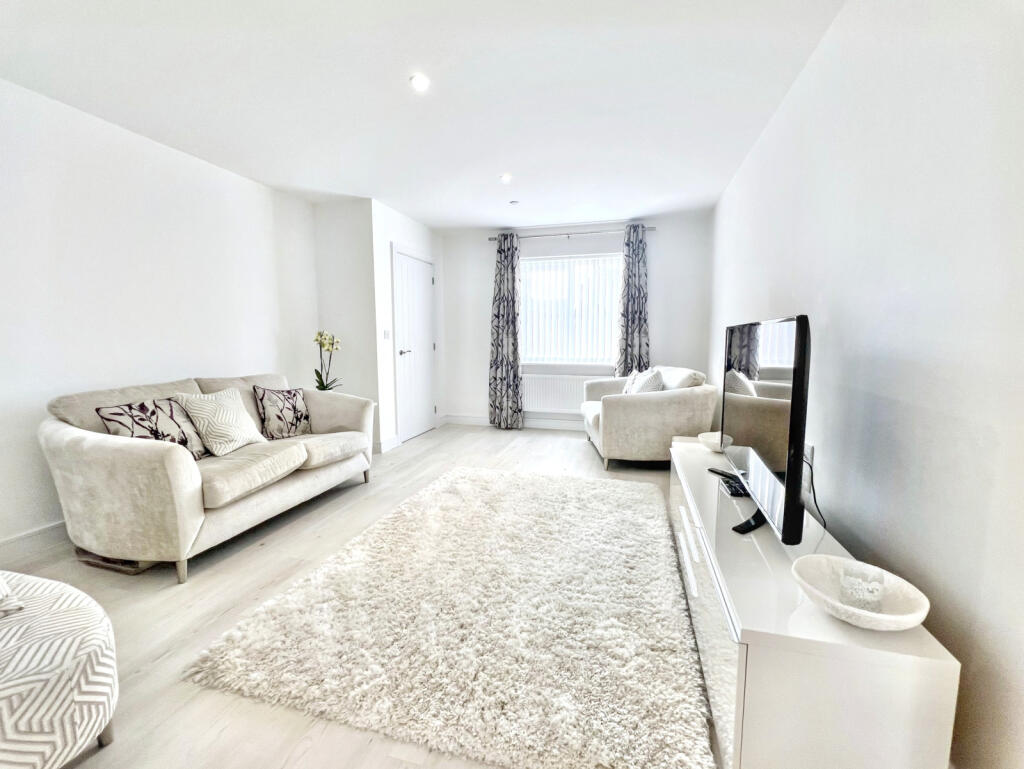 House in Llanwern, Glan Llyn - More
