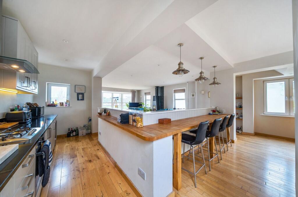 House in Southampton - More
