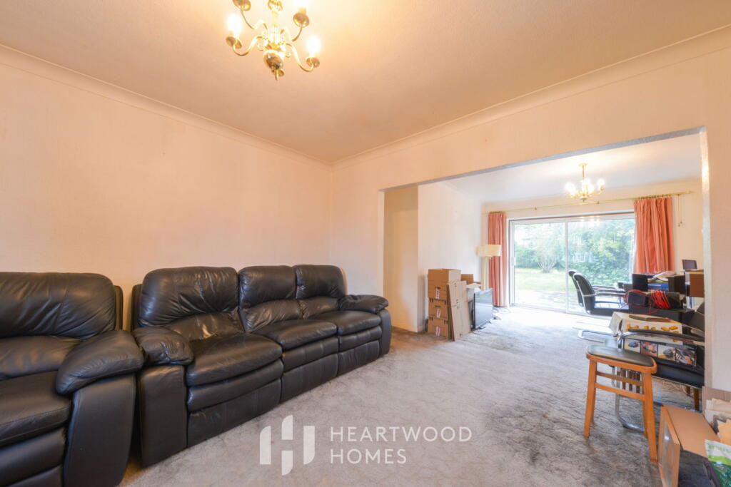 Woodfield Way, St. Albans, AL4 9RX photo 4