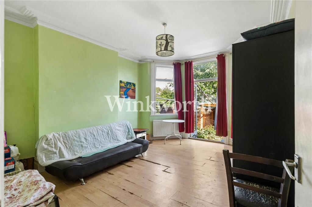 Apartment in London, Bowes Park, Palmers Green - View 4