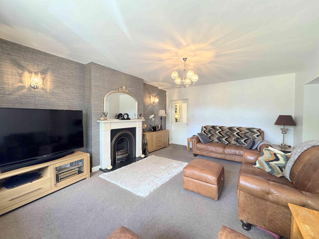 West Hill, 13 Blackley Road, Elland HX5 0TB photo 4