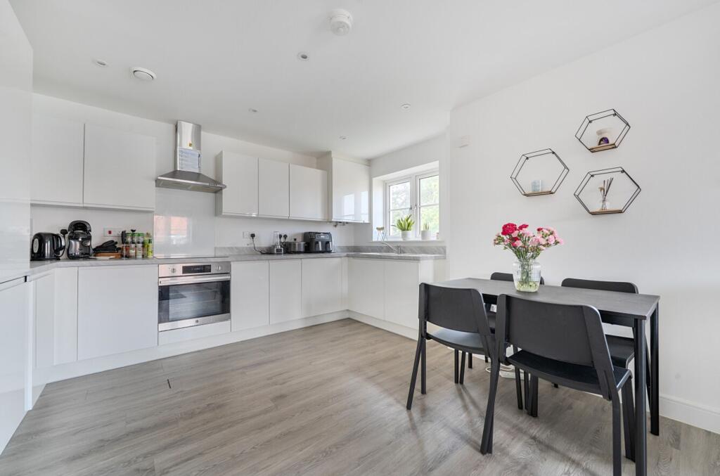 Steeplechase Way, Fontwell, BN18 photo 5