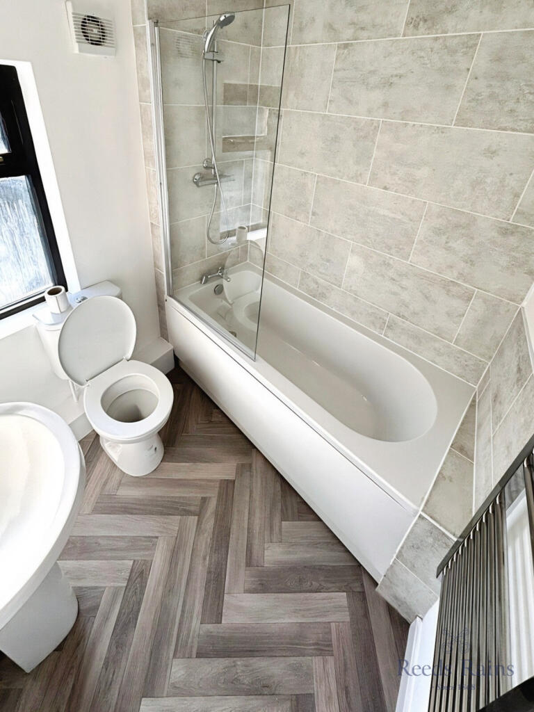 House in Stoke-on-Trent, Sneyd Green - More