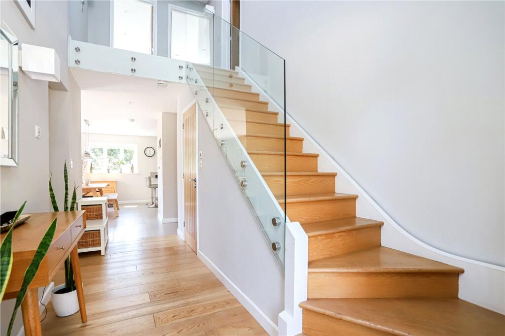 House in Waverley, Shortheath, Farnham - View 4