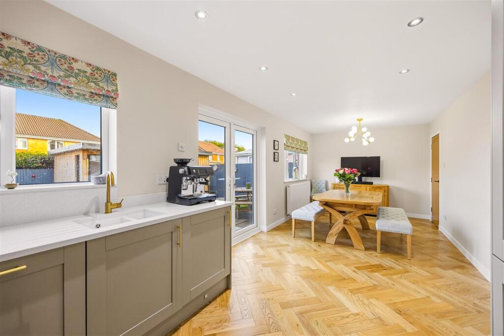 House in Edinburgh, West Lothian - More