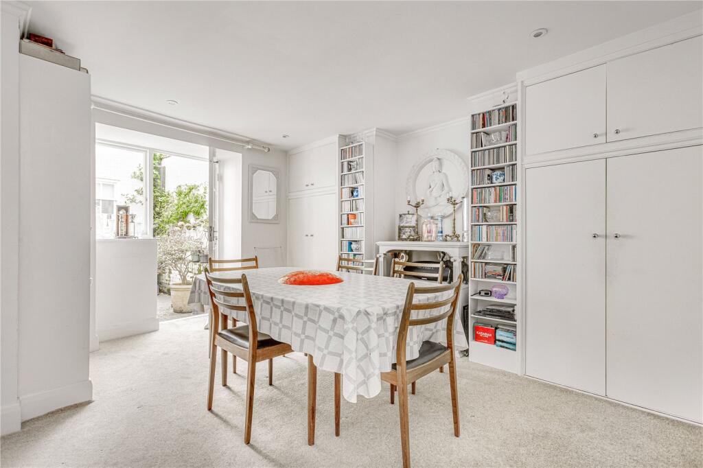 House in Twickenham - More