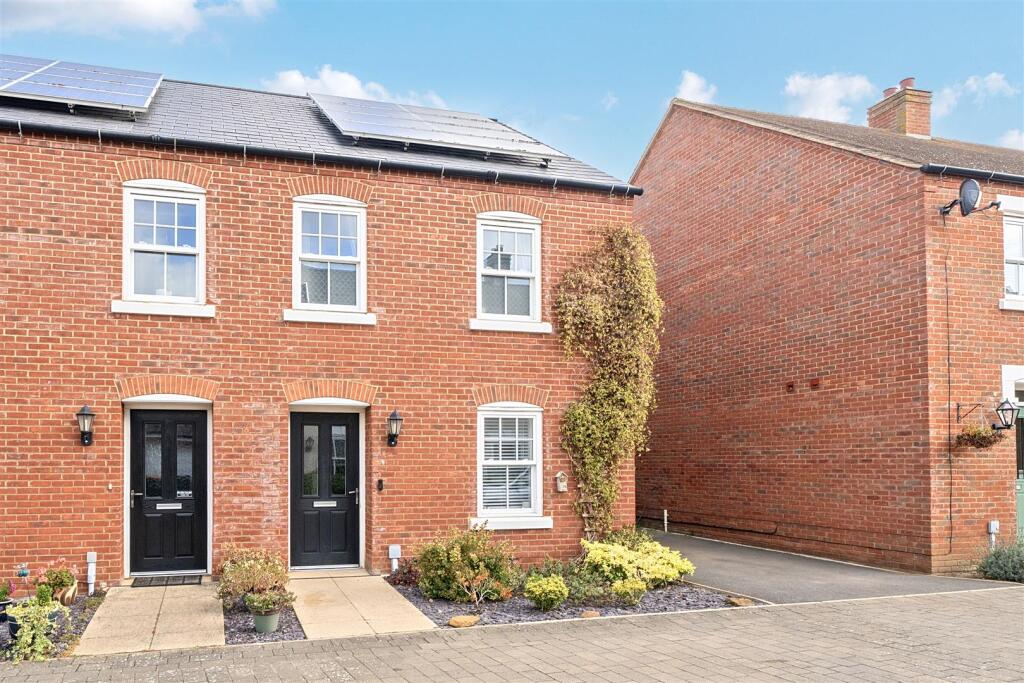 3-bed semi-detached on Midsummer Grove, Great Denham, £320,000