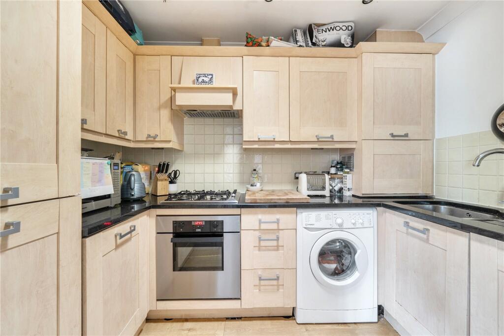 Apartment in Waverley, Lower Bourne, Farnham - View 5