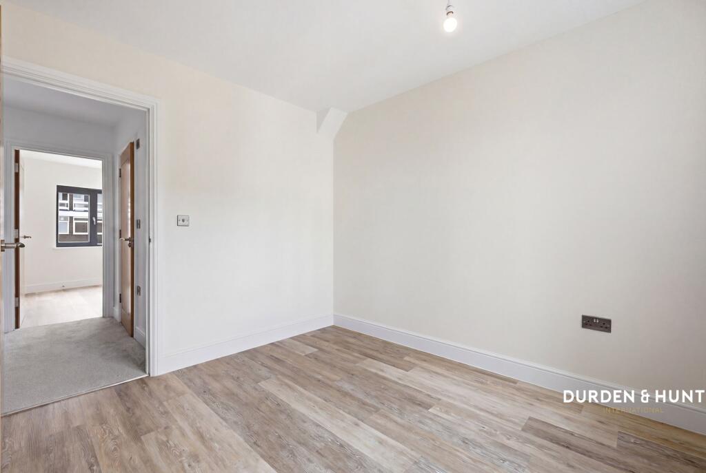 4 bedroom end of terrace house for rent
