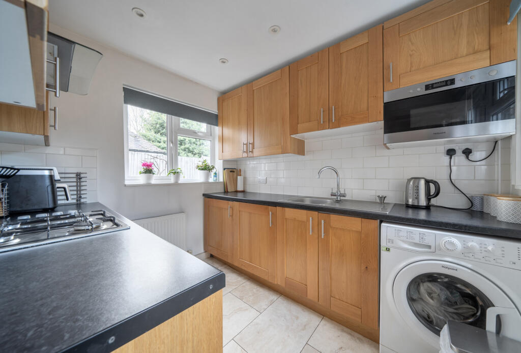 Preshaw Crescent, Mitcham, CR4 photo 3