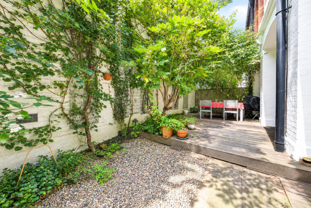 Apartment in London - View 4