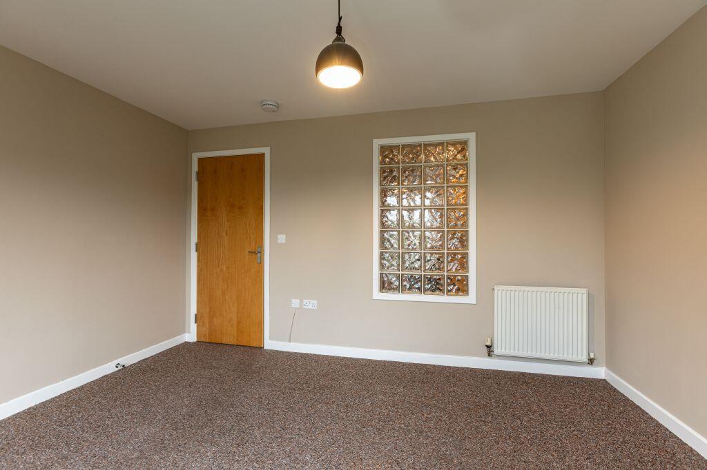 2/8 Weavers Linn, Tweedbank, TD1 3SX photo 4