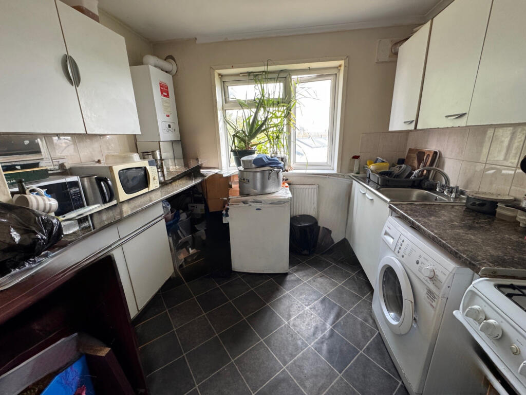 Rectory Court, Hounslow, TW4 photo 2