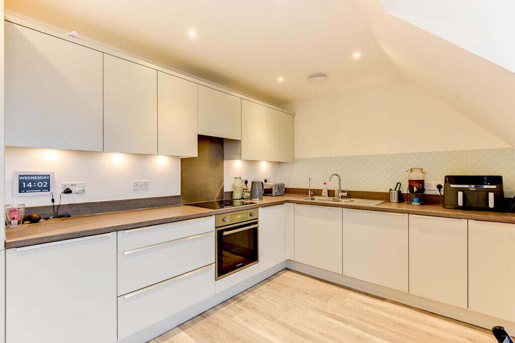 Apartment in Brighton - View 4