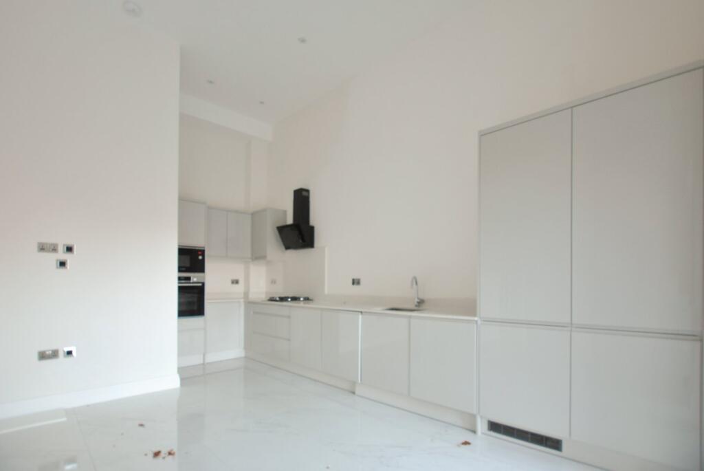 Pollards Hill North, Norbury, London, SW16 photo 3