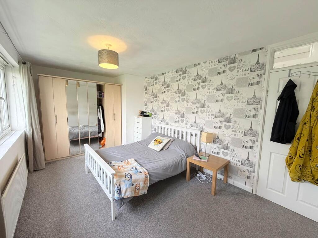 House in Knowsley, Kirkby - More
