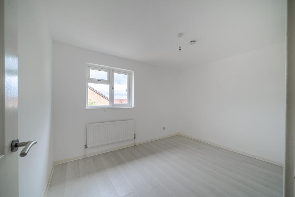 Tamworth Drive, Ramleaze, Swindon, SN5 5SG photo 4