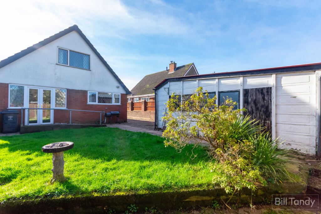 Highfields Road, Chasetown, Burntwood, WS7 photo 2