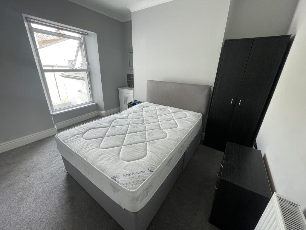 Main image of property: 18 Nelson Street