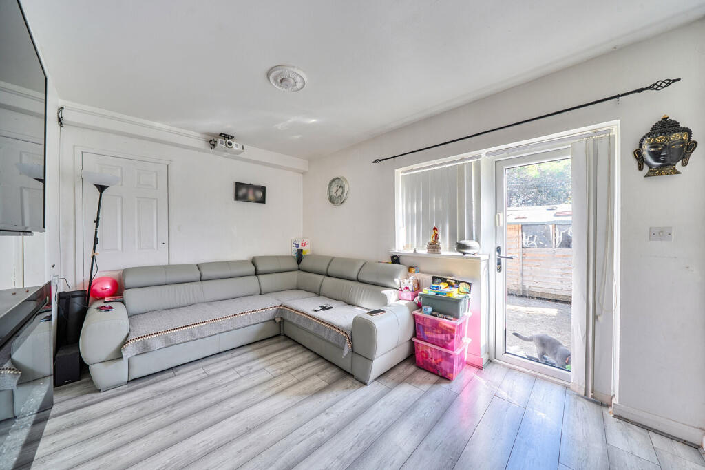 House in Southall - View 4