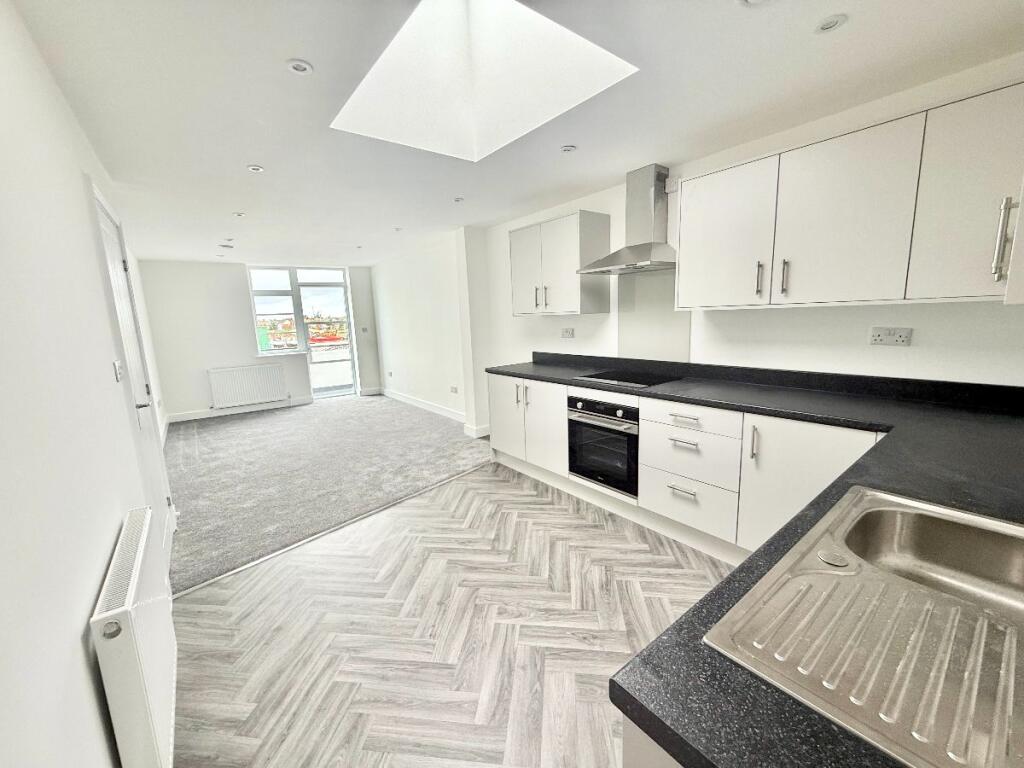 Apartment in Southend-on-Sea - View 4